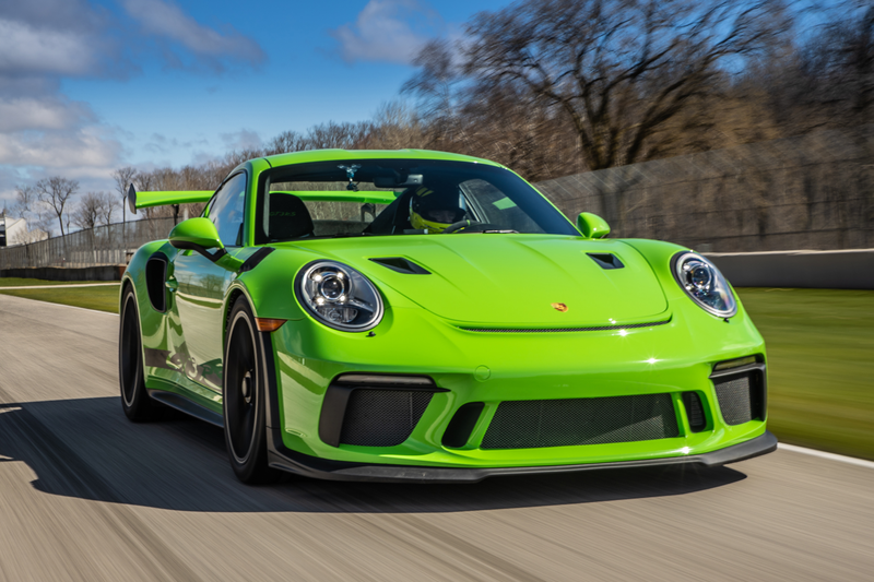 Illustration for article titled How the Extreme Porsche 911 GT3 RS Compares to the Even Faster Porsche 911 GT2 RS